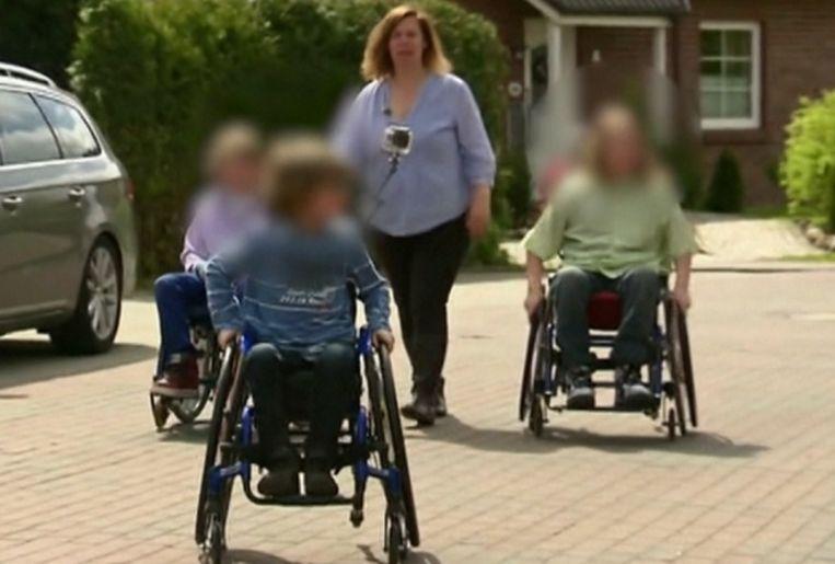 Mother forces four children to sit in a wheelchair to be able to commit social fraud
