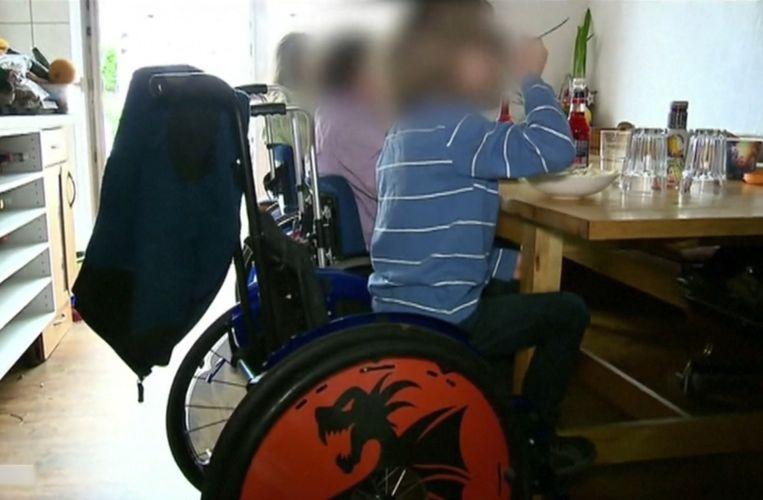 Mother forces four children to sit in a wheelchair to be able to commit social fraud