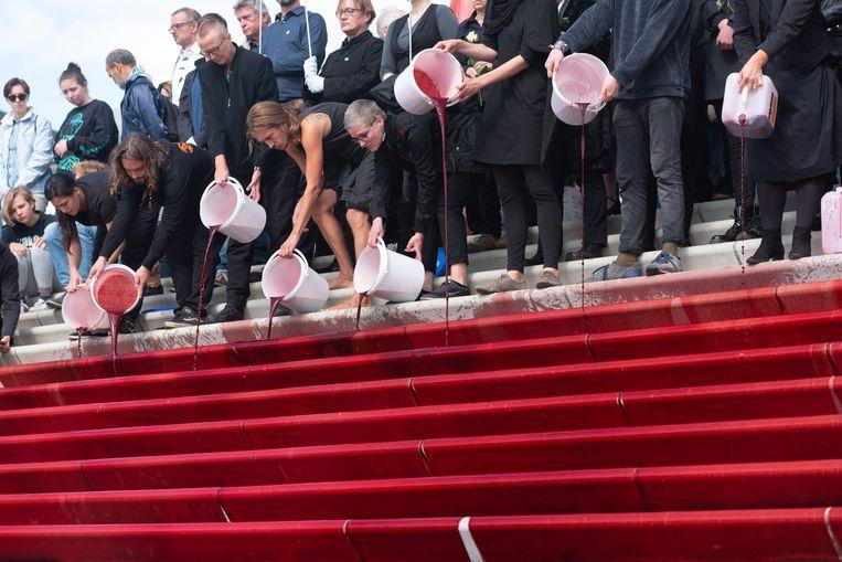 Climate activists hijack London fashion week 