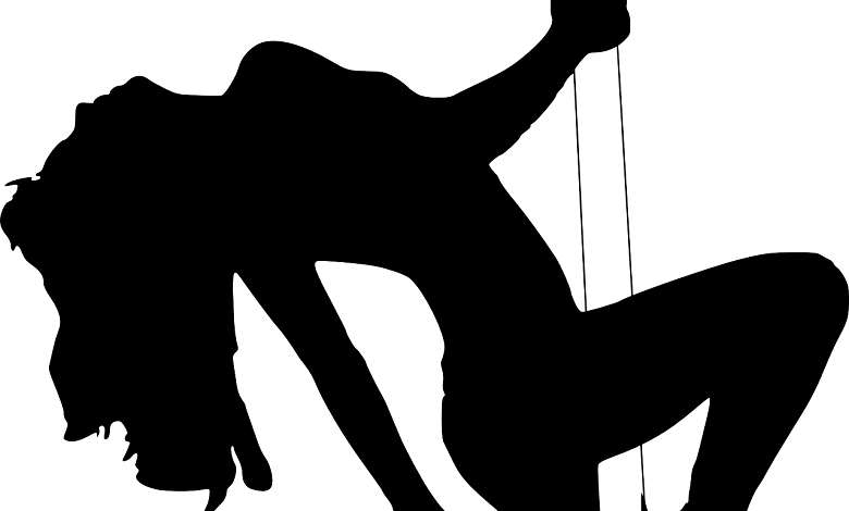 Stripteaseuse leaves daughter (3) in the car for 3hrs to go to work