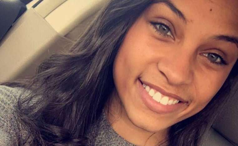 American (23) texted her deceased father every day for four years and suddenly received an answer