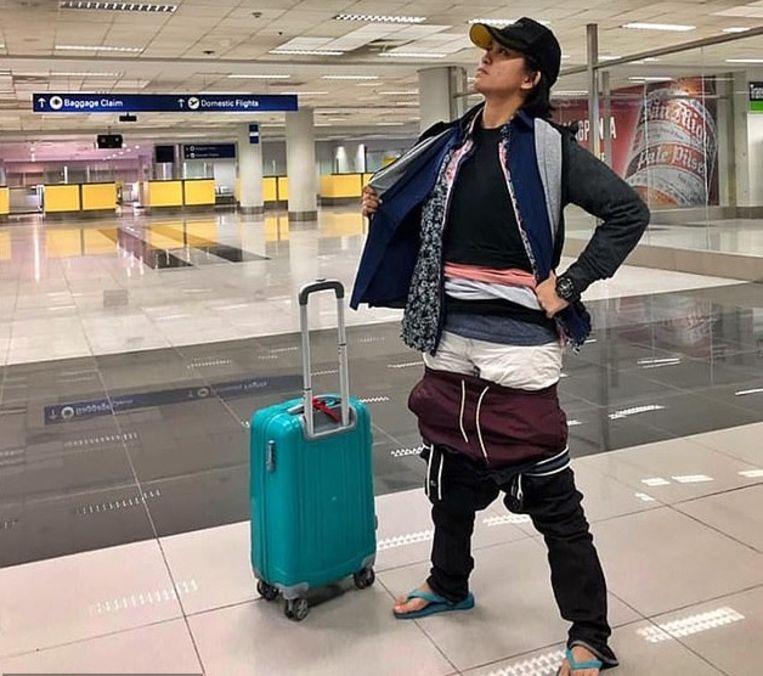Filipino squeezes herself into 2.5 kilos of clothes to save extra costs on luggage