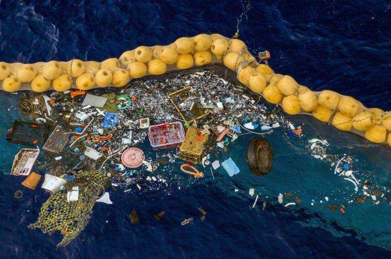 ‘Success photo’ of Ocean Cleanup plastic catcher worries biologists