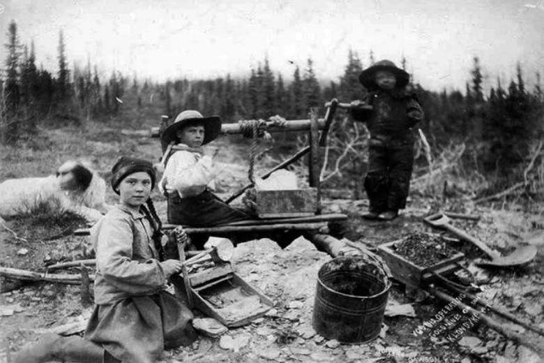 “Greta Thunberg is a time traveler”: 120 year old photo leads to a fuss on social media