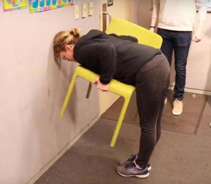 Crazy chairchallenge goes viral: most women can do it but men often cannot