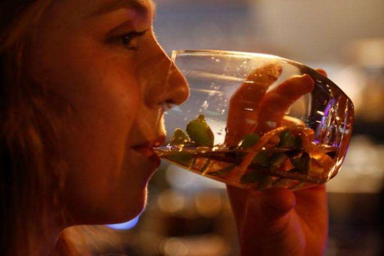 Sante! The makers put droppings of elephants in this gin: “Very tasty”