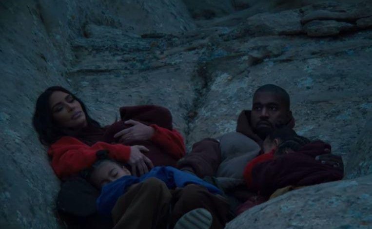 Kanye West with the whole family in new video clip