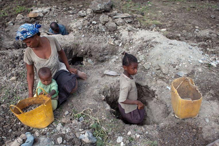 Madagascar: Large-scale child labor in the extraction of mica