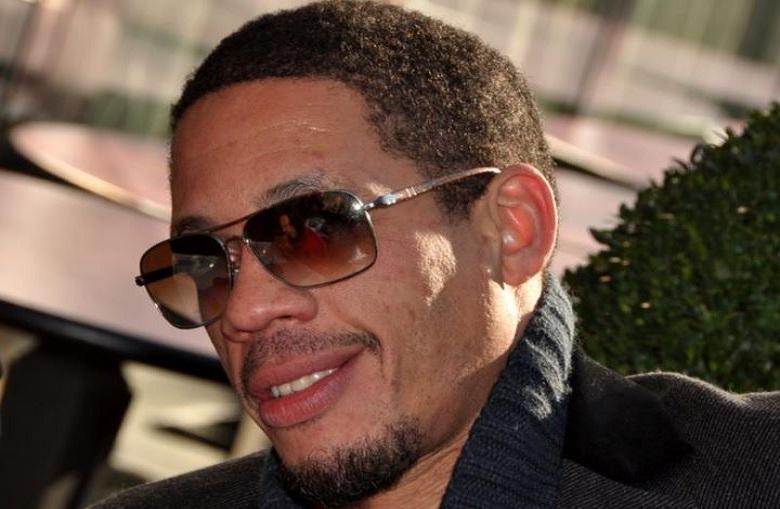 JoeyStarr wants to show hotel room but shows more than expected