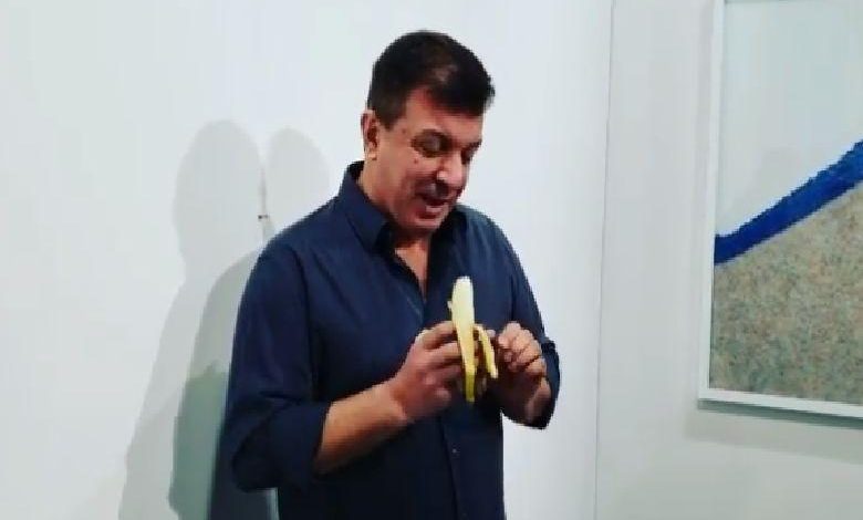 “Hungry artist” eats $150,000 banana during an art fair