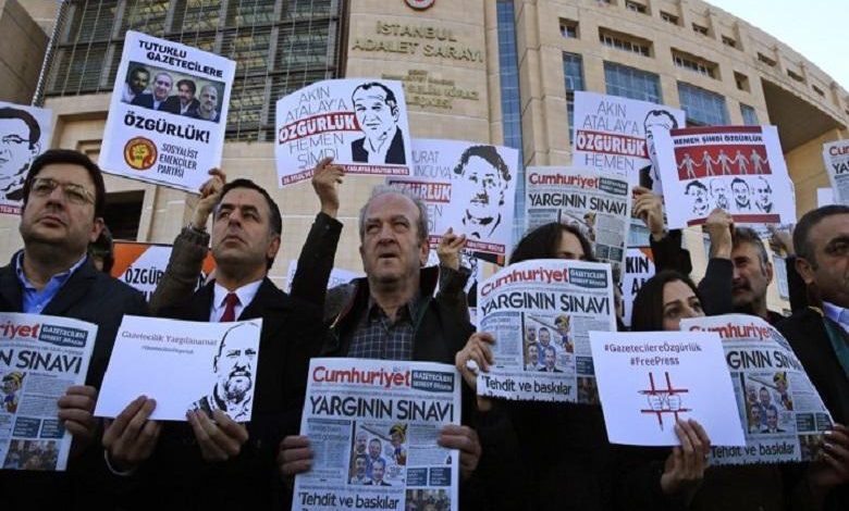 250 journalists in prison worldwide, mainly in China and Turkey