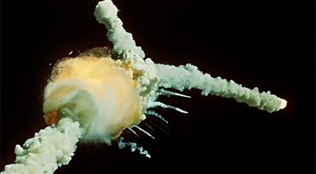 But after 73 seconds, barely 18 kilometers above the earth, the space shuttle suddenly burst.