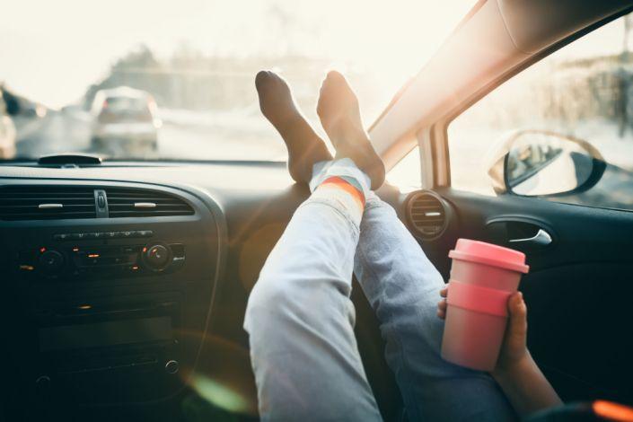 Why as a passenger you shouldn’t place your feet on the dashboard