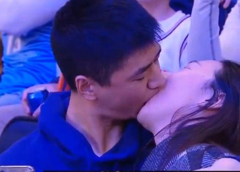 “Get me out of here”: couple on kiss cam are doing very well