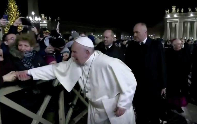 Pope Francis apologized for having “lost patience” the night before when a woman shook his hand too hard on St Peter’s Square in Rome.