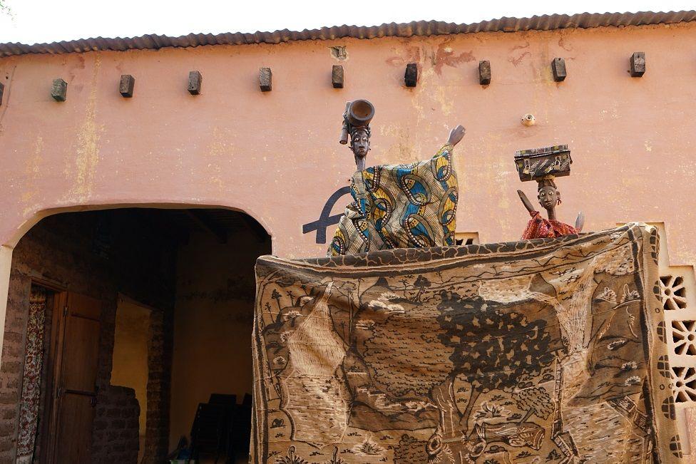 Broulaye Camara: “Malian sorcerer” who maintains tradition of puppets