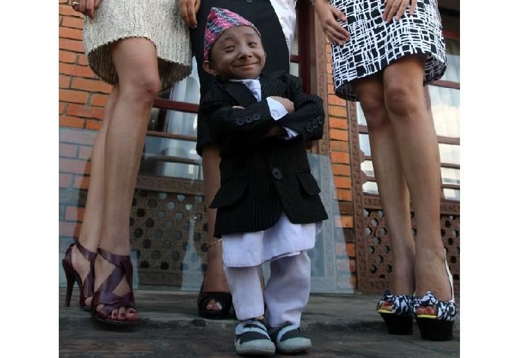 The world’s shortest mobile man (27) died