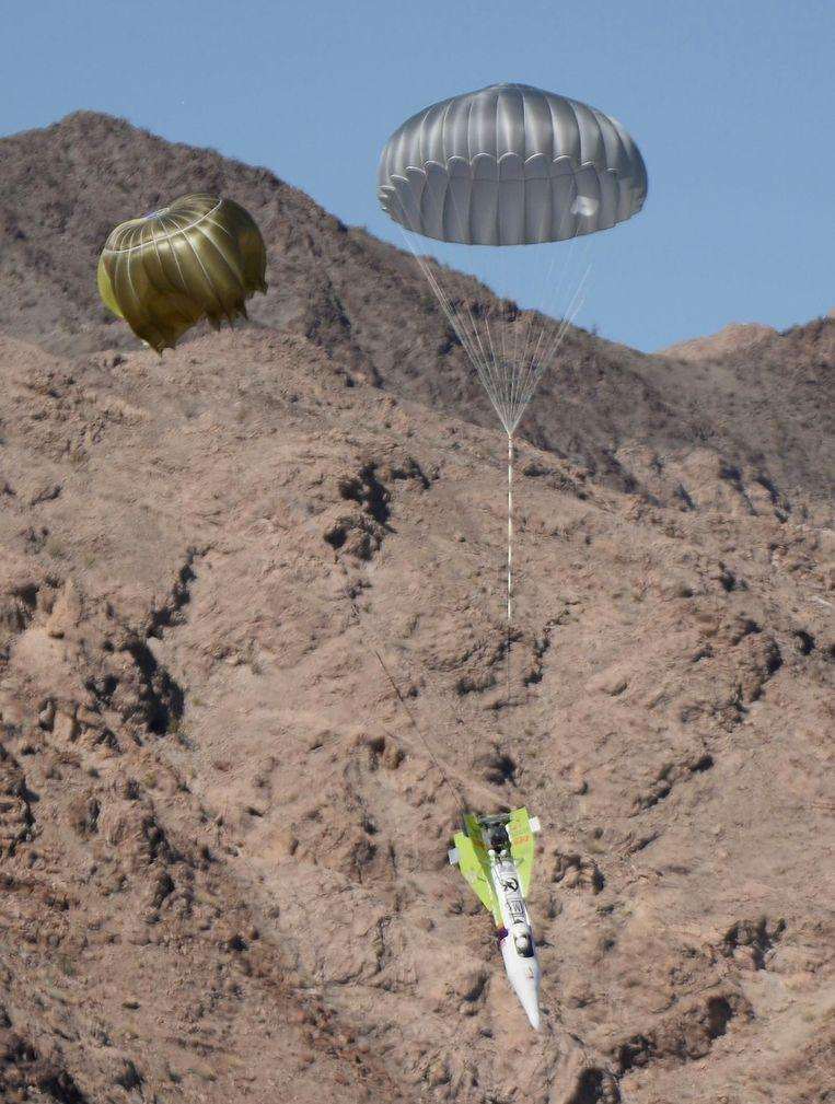 Footage of the first “Mad” Mike Hughes launch attempt near Amboy in California in 2018.