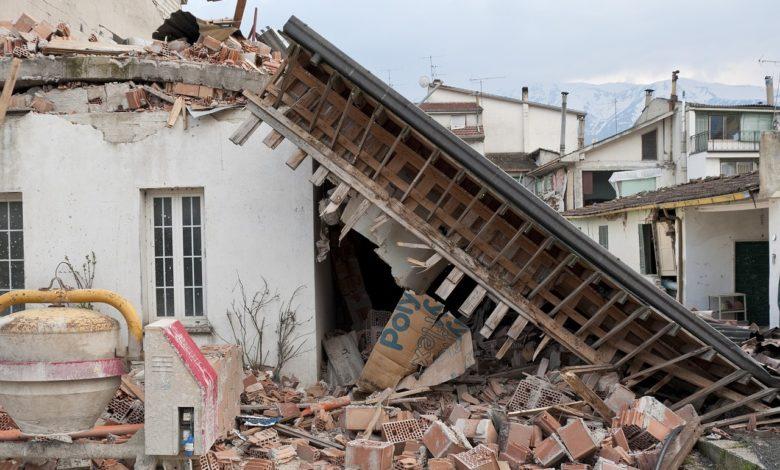 Earthquake startles people in western Greece