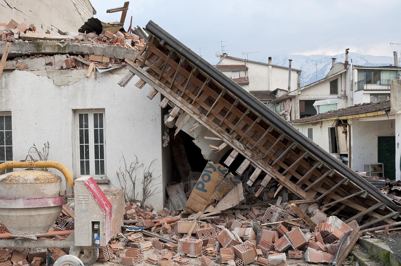 Earthquake startles people in western Greece