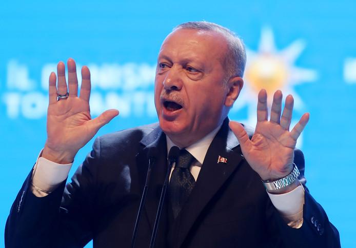 Erdogan accuses Greece of killing refugees: “Who are they fooling?”