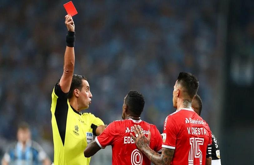 8 red cards in 10 minutes: Brazilian derby completely out of hand