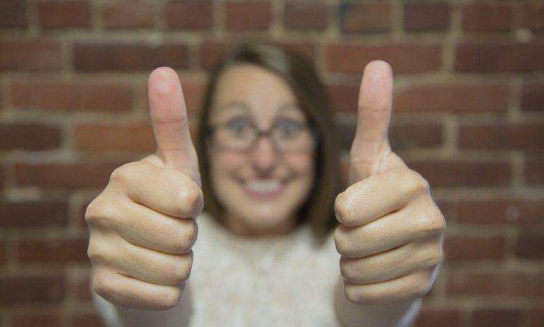 How do you best greet each other in corona times? [Photos]