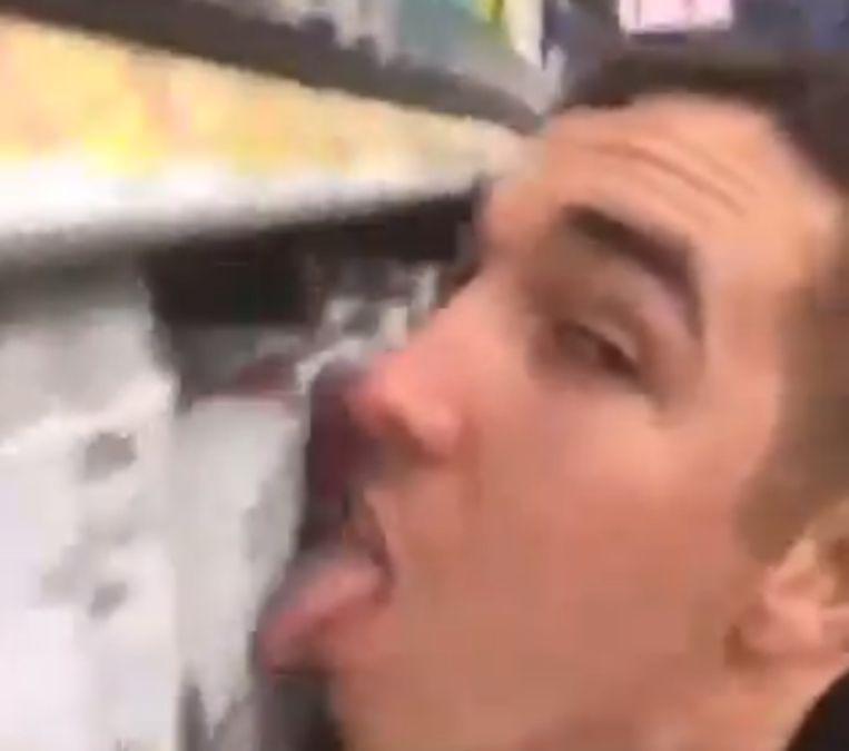 Man licks bathroom items in supermarket: "Who is afraid of the corona virus?"
