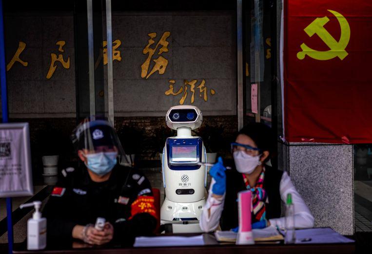 Chinese university builds robot to examine corona patients