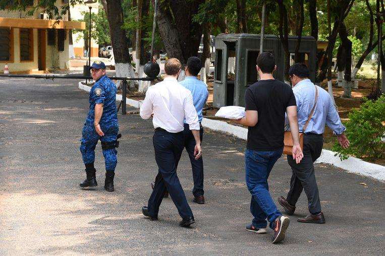 Until now, Ronaldinho's lawyers brought him food every day - he left the prison food.