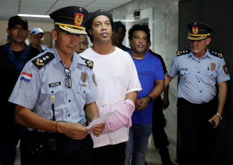 Ronaldinho is in cell with TV and fan, but he leaves the prison food