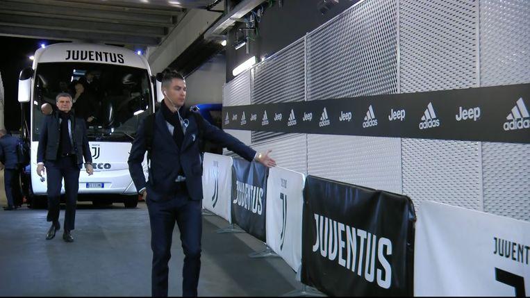 Funny action: Ronaldo shakes hands with ‘ghost fans’