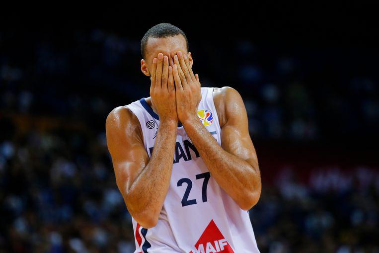 Infected NBA player apologizes for misplaced joke: “I put people at risk”