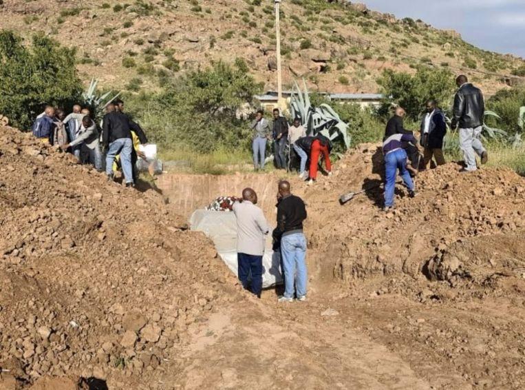 Tshekede Buffon Pitso (72), who died last month, buried in his Mercedes