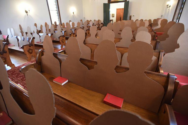 Wedding at the time of Corona: US couple use cardboard silhouettes as guests