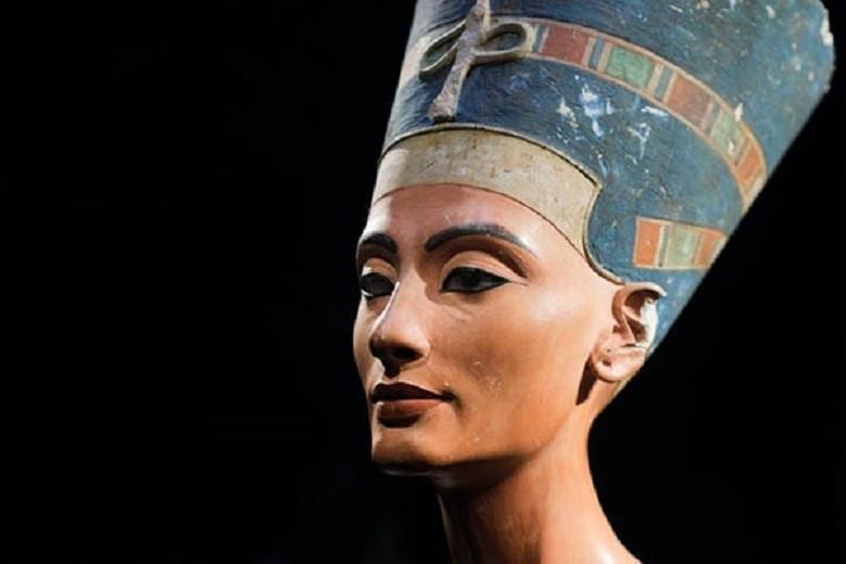 Nefertiti – Reign 1353-1336 B.C. (18th Dynasty)