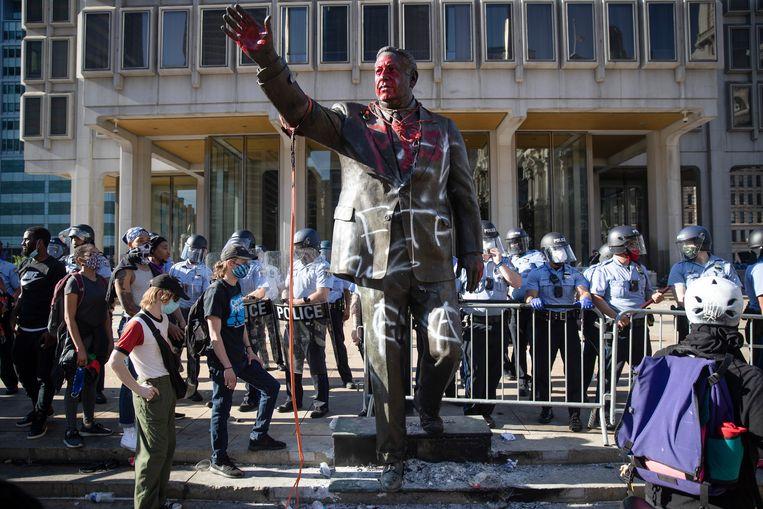 The vandalized statue of Frank Rizzo in the American city of Philadelphia.