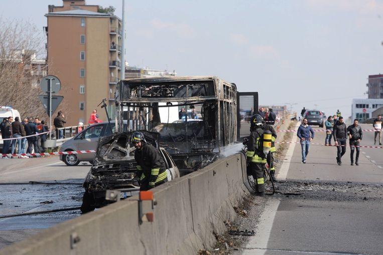 Hostage taker Ousseynou Sy set the bus on fire. 23 children sustained minor injuries.