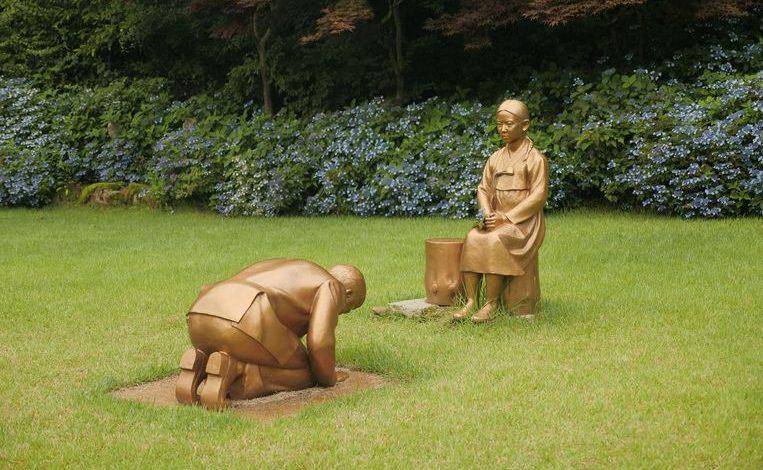 Japan furious over South Korean statue resembling Prime Minister bowing to “comfort girl”