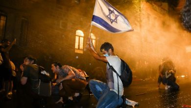 Israeli police deploy water cannons against demonstrators