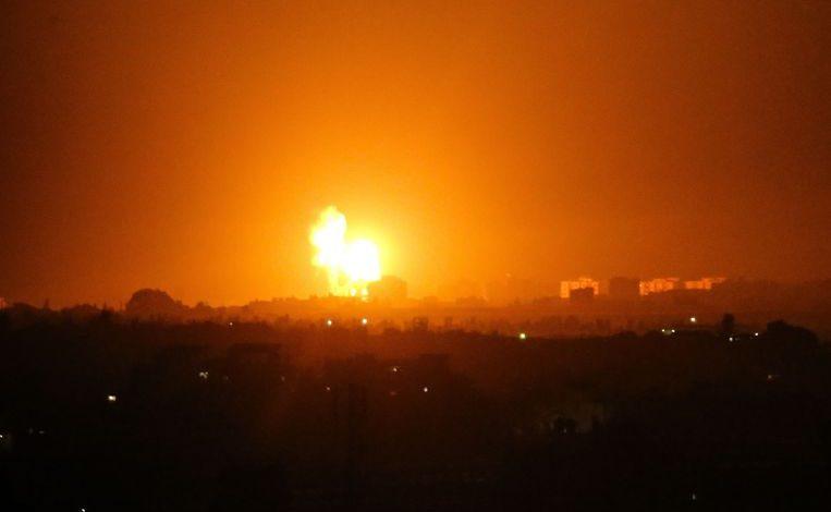 Israel again attacks targets in Gaza after fire balloon attacks