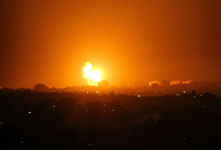 Israel again attacks targets in Gaza after fire balloon attacks