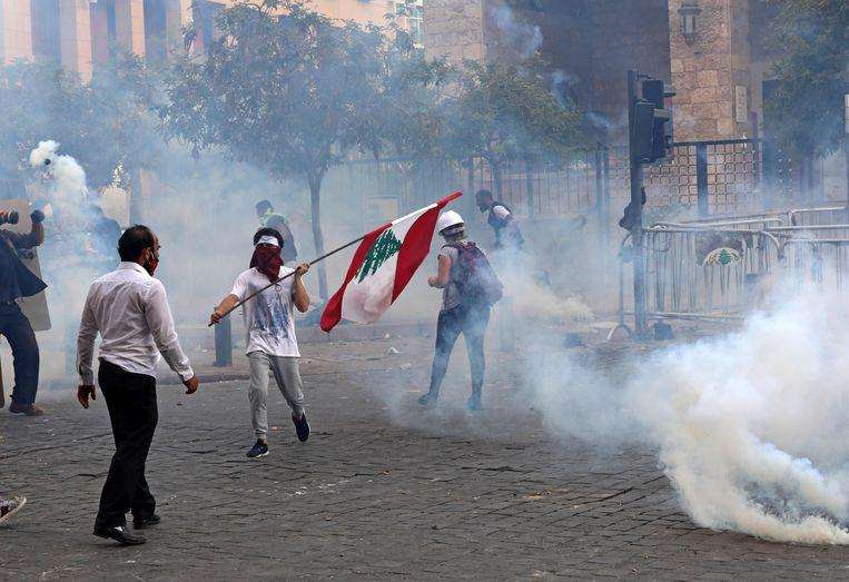 Protest in Lebanon grows grimmer: protesters march to parliament