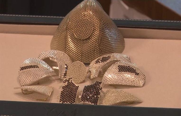 Jeweler working on “most expensive mouth mask in the world’: white gold and 3,600 diamonds