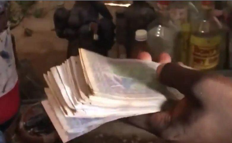 Money doubler: these Cameroon “magic purses” multiple banknotes [Vidoe]