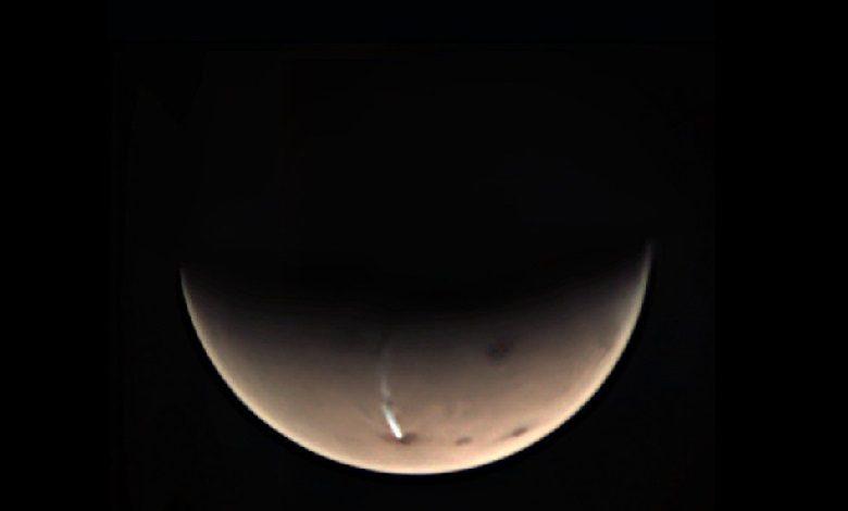 An unusual cloud on Mars fascinates scientists