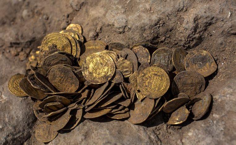 Teenagers find a thousand-year-old pot of gold in Israel