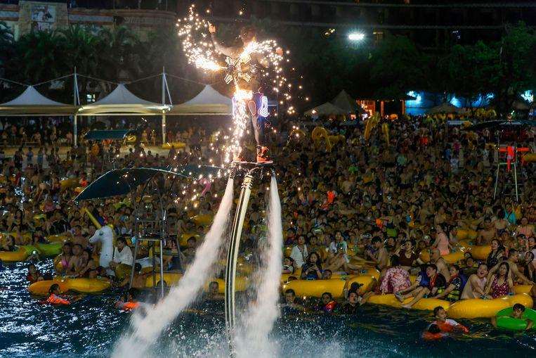 Hundreds of people took to cooling off in an outdoor swimming pool in the Chinese city of Wuhan last weekend.