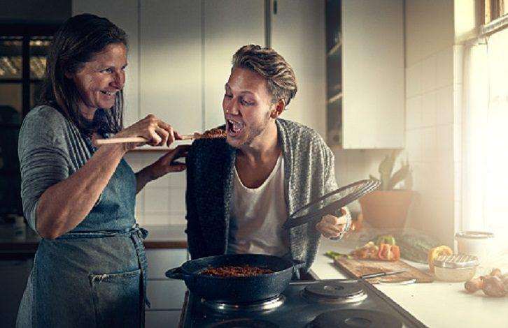 Why younger men attracted to older women? Here are the reasons