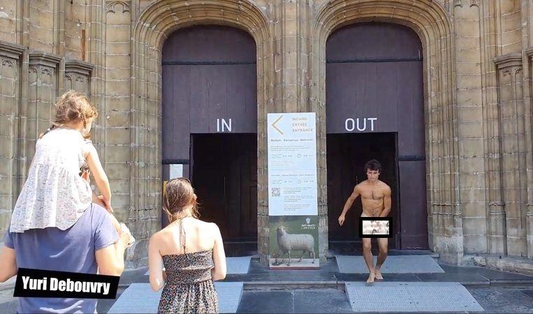 Man without clothes in the church: “Do it all over again for perfect shot”